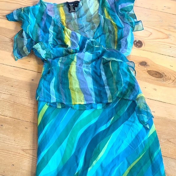 BCBGMaxAzria 100% silk skirt and sheer wrap top size 4 bright blues and greens. - Picture 1 of 7